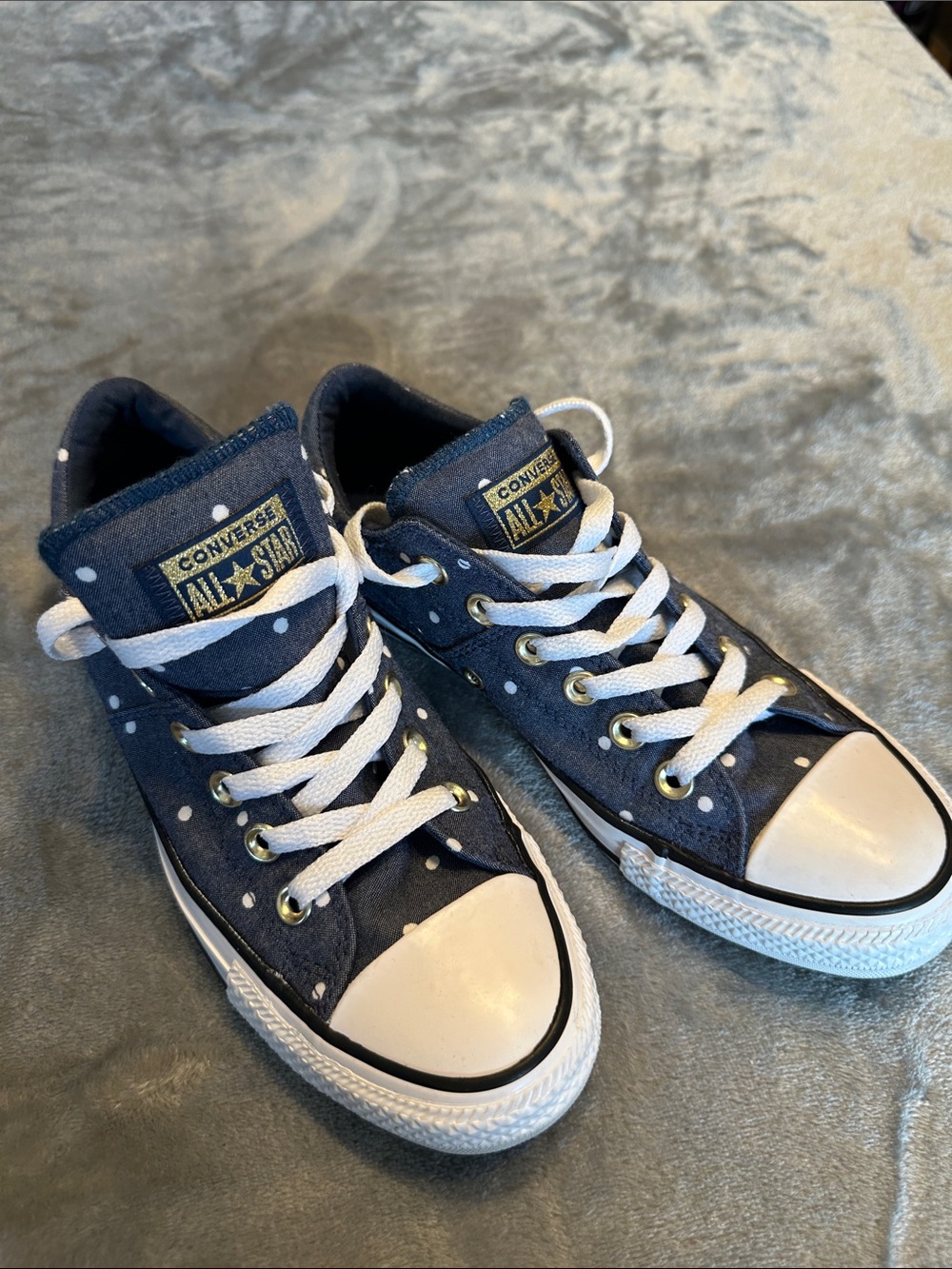 Like New Womens Converse Denim color Polka Dot Low Top Sneakers Sz 7